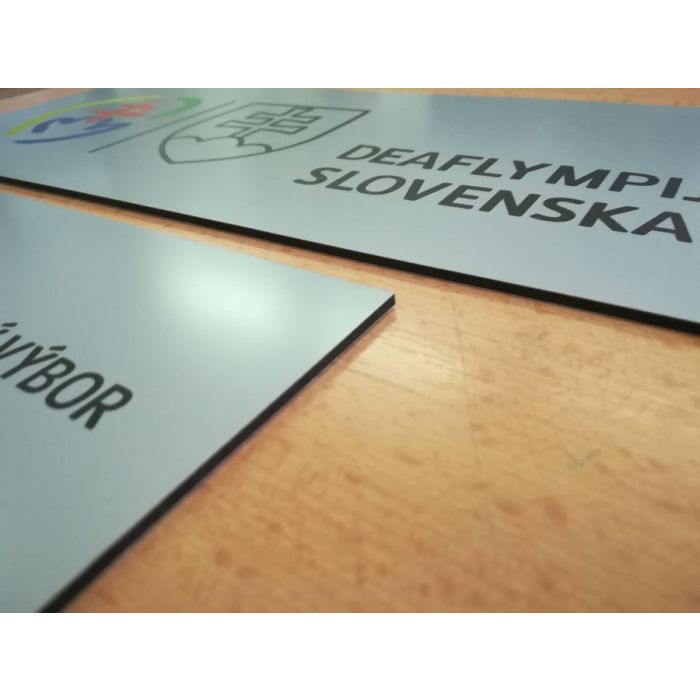 šedý Dibond s přímým potiskem