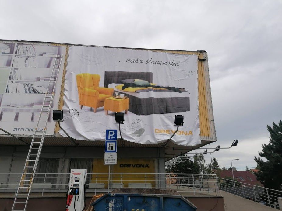 instalace banneru ve výšce DREVONA