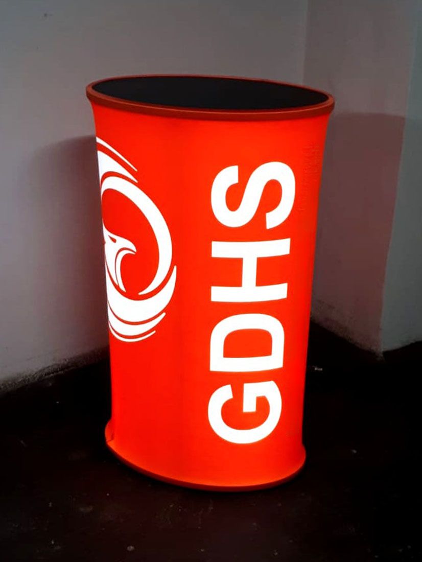 Červený prezentační stolek s LED podsvícením