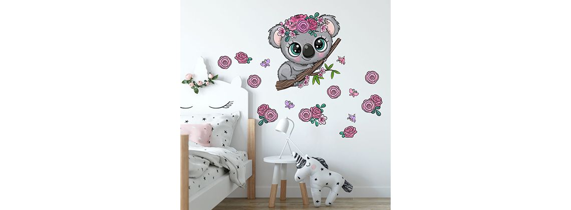 koala s kvítky a motýly