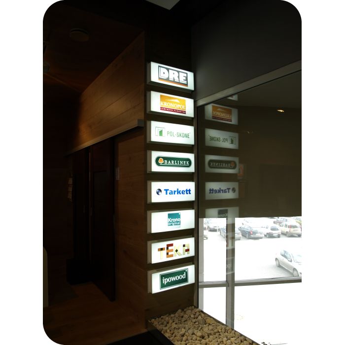 Příčné světelné panely