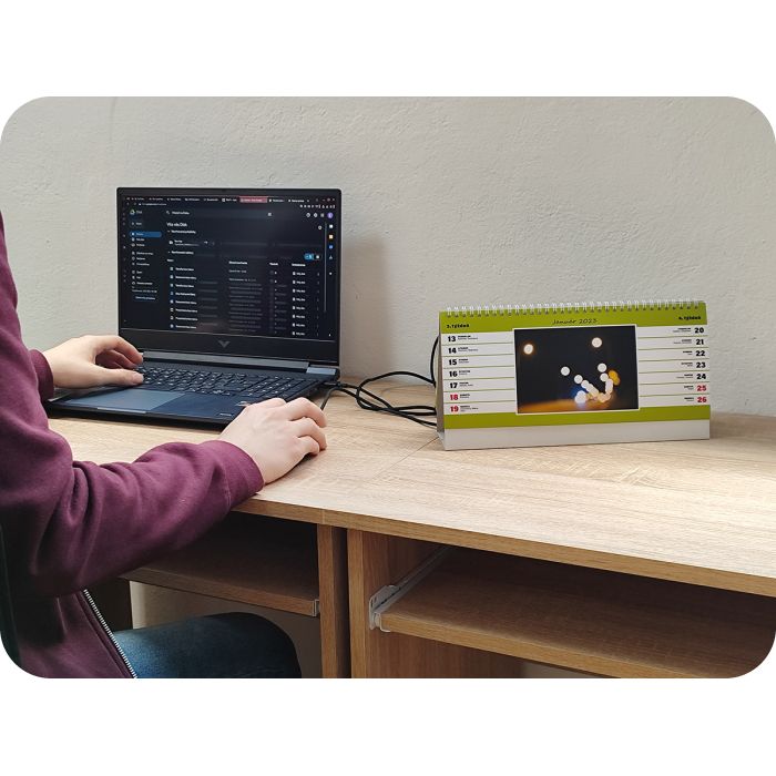 Kalendar na pracovnim stole